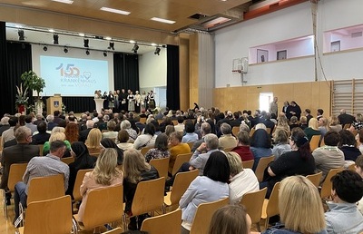 Der Chor der Mitarbeiterinnen und Mitarbeiter umrahmte den Festakt zu '150 Jahre Marienkrankenhaus'